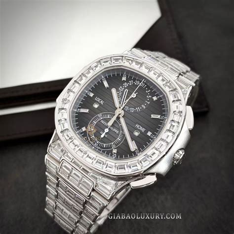 手上那隻 patek philippe 5990/1400g-001|Patek Philippe Nautilus .